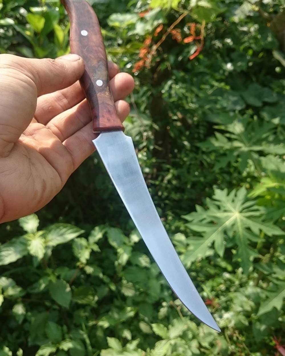 a knife handmade for diudus customers